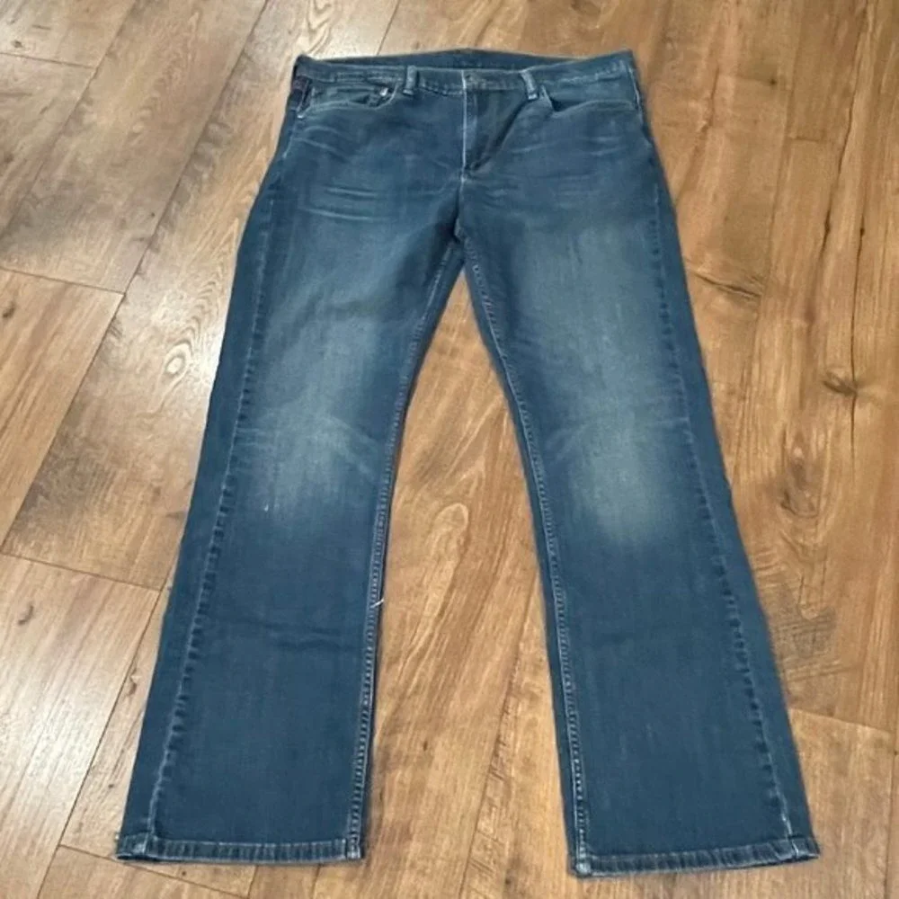 Levi's 627 Straight Leg Zip Fly Medium Wash Denim Jeans Men's Size 36‎ x 32
